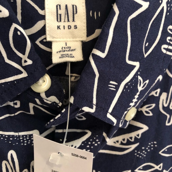 Boys Gap short sleeved button down shirt - Picture 2 of 4